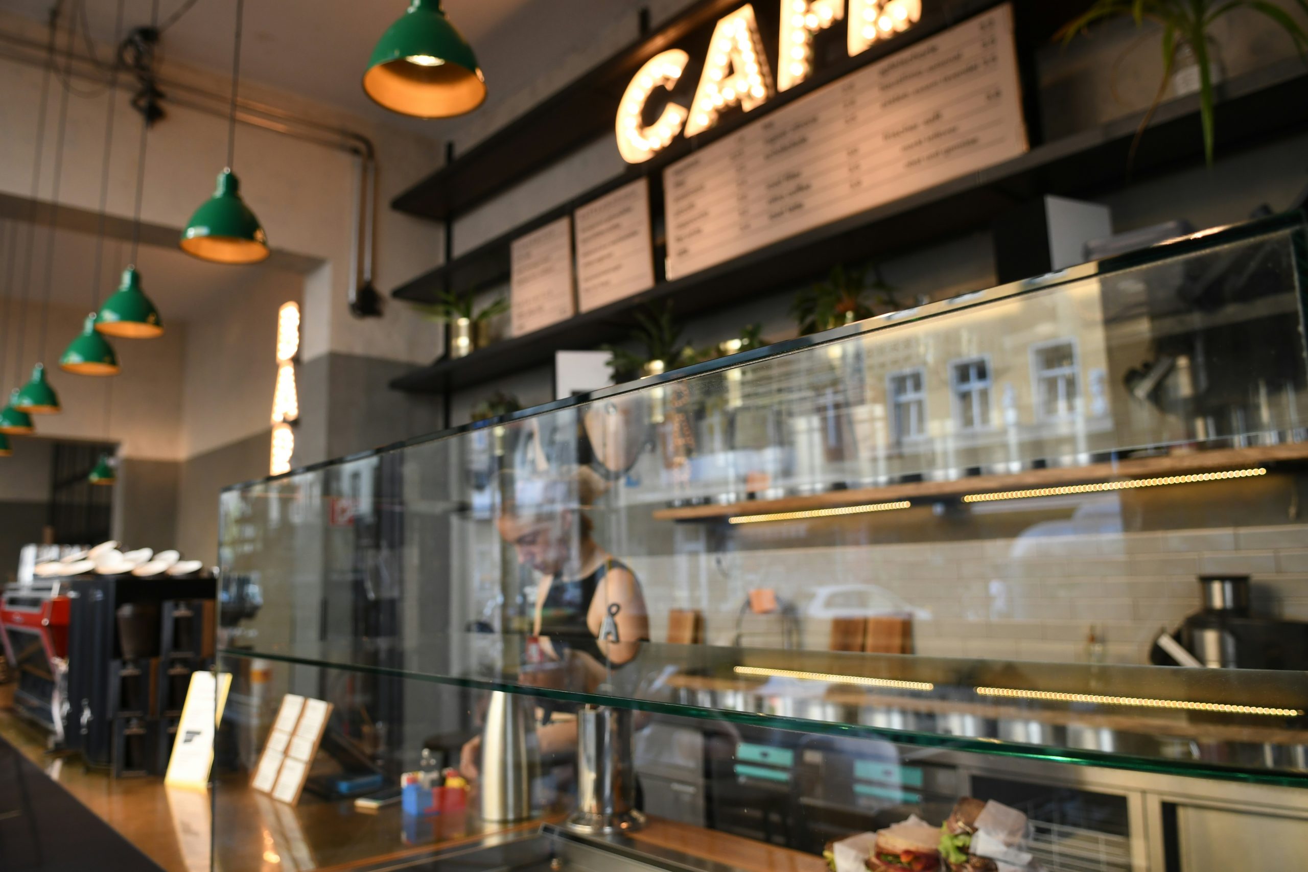 A West Coast Sandwich Chain Lowered Food Costs, Improved Order Accuracy & Increased Check Size with Kiosks