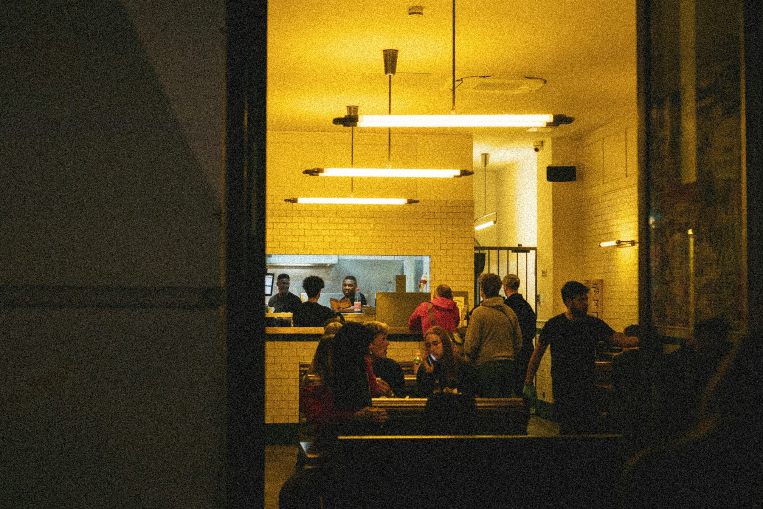 Fast Casual’s Tech Advantage: Why Smaller Formats Are Winning with Digital Ordering